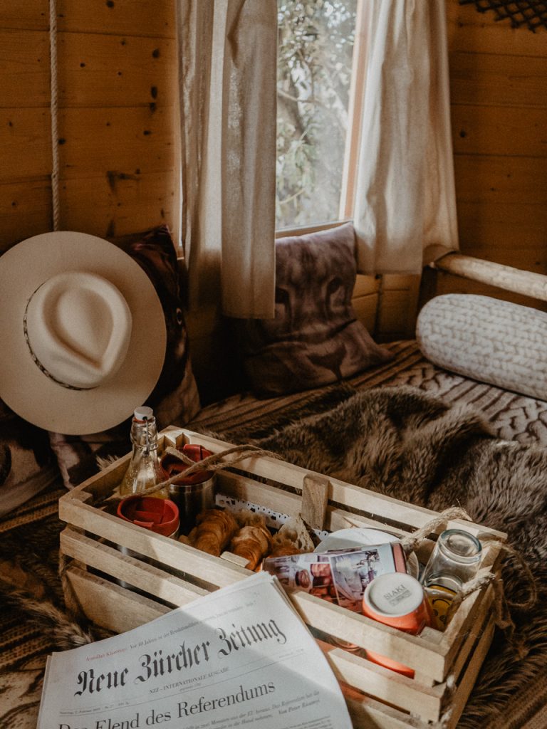 Parenthèse insolite dans le var sur la Côte d'Azur, ou comment dormir dans les arbres, perché en haut d'une cabane en bois ! Dépaysement nature garanti - Kallisteha, voyages et vérités